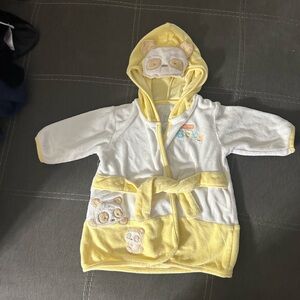 Adorable Yellow and White Hooded Baby Robe Sz 0-3 (OS)